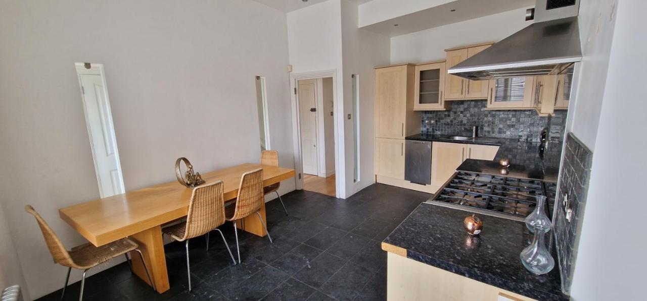 Action Packed Local 3Br 1 Mins Walk To Everything Daire Londra Dış mekan fotoğraf
